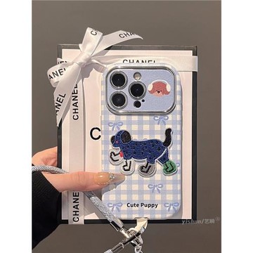 適用蘋果16Pro手機殼新款iPhone15proMax韓系藍白格紋刺繡狗狗14plus可愛卡通13硅膠軟12pm皮質11全包保護套