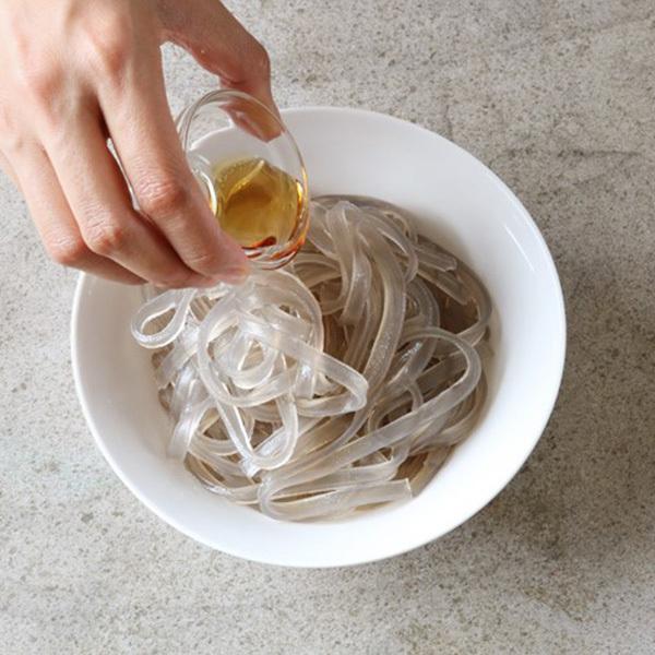 [オットギ] 平たい春雨 太い(平麺)唐麺(ダンミョン) 400g 春雨 オトゥギ はるさめ チャプチェ