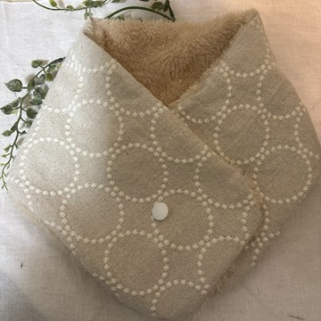 ハンドメイド☆ネックウォーマー 北歐リネン 生成り サークル刺繍 ファー
