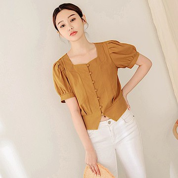 OB嚴選-V高顏值．方領泡袖排釦造型下襬上衣