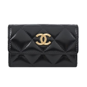 CHANEL 經典刻紋雙C LOGO菱格紋小羊皮卡片/零錢夾(黑色)