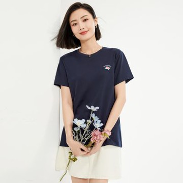 GIORDANO 網路獨家款 女裝花朵刺繡圓領短袖T恤【雙色任選】