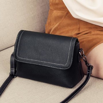 港風復古小方包女2025新款潮時尚百搭真皮斜挎小包包女迷你單肩包