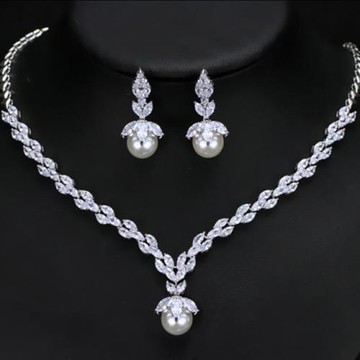 【Angel】永恆之愛花瓣貝珍珠耳環項鍊2件套組(白金色針式套組)