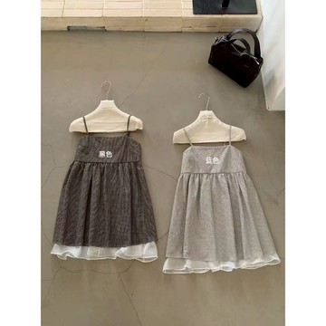 【太妮絲DD04】現貨 在逃公主裙～高感度假風 格子後背綁帶紗拼接吊帶連衣裙 紗網 洋裝 細肩帶洋裝 甜美 連身裙 夏天