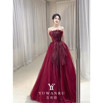 紅色高端晚禮服抹胸2025新款敬酒服新娘小眾輕奢法式輕婚紗高級感