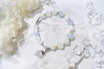 蔚藍冰晶 – 天然水晶手鍊