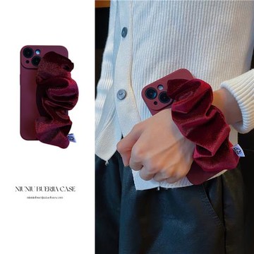 高級酒紅天鵝絲絨布彈力腕帶適用蘋果17promax手機殼16e簡約iphone15pro防摔14plus新款13mini手帶套12軟11女