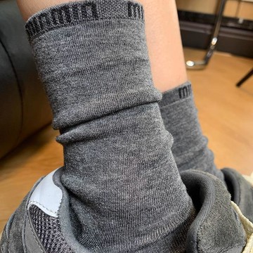 🧜‍♀️H系列🍁店主推薦🍀左右襪業 襪子女歐貨格雷系灰色miu系小眾字母設計堆堆襪百搭純棉中筒襪現貨精品