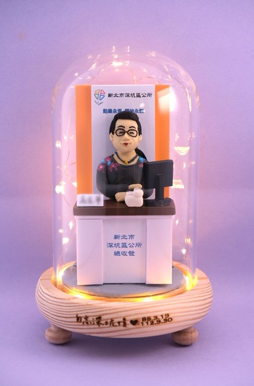 榮休記念小禮品,可客製名字.提供相片客製人物造型(辦公室造型)