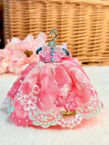 馨成女紅-精緻粉色蕾絲禮服鑰匙圈