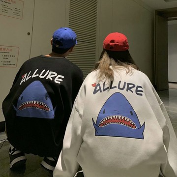 情侶鯊魚印花長袖T恤 薄款衛衣大學T 韓版寬鬆休閒長袖T恤男 男友風 圓領套頭男生長T 長袖上衣(BTK17)【壹號站】