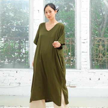 OMAKE V領連袖寬版洋裝 / 嫘縈 橄欖綠