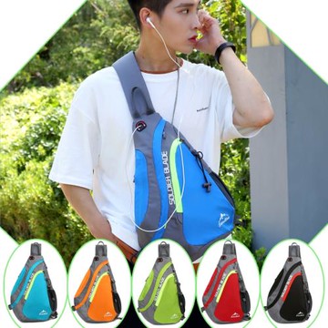 大容量戶外運動胸包男女騎行旅游隨身便攜帶耳機孔防潑水斜挎背包