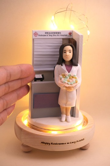榮休記念小禮品,可客製名字.提供相片客製人物造型(醫護造型)