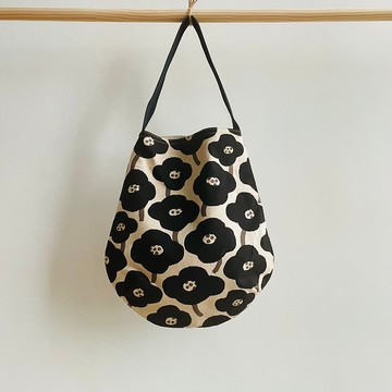 丸型單把肩背包。雙格內袋。山茶花系列。日本設計布