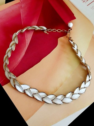 vintage jewelry  TRIFARI  60年代白色琺瑯葉子頸鍊 項鍊