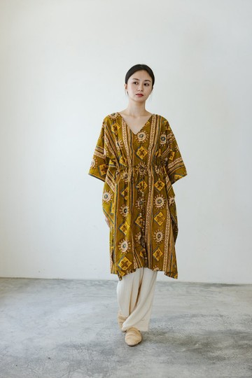短蝴蝶洋裝_可愛圖騰