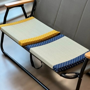 *日本池彥IKEHIKO 詩織刺繡藺草坐墊-大麥黃/小黛藍