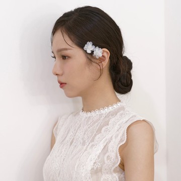 Solace 慰藉輕柔白色小圓花髮夾