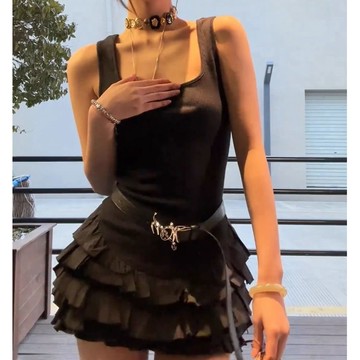 【Nico】【下襬有彈力不緊繃】甜美方領吊帶連衣裙修身夏季芭蕾短裙子