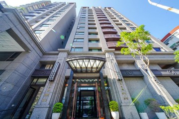 陽光燦爛R15【夢想館】稀有2+1房車位｜高雄市左營區立大路