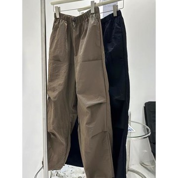 早春新款咖色工裝褲女寬松百搭街頭風闊腿褶皺休閑褲直筒束腳褲子
