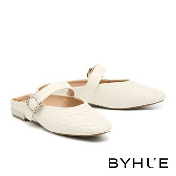 穆勒鞋 BYHUE 優雅鬆弛感LOGO方釦寬帶編織軟芯Q底高跟穆勒拖鞋－米白