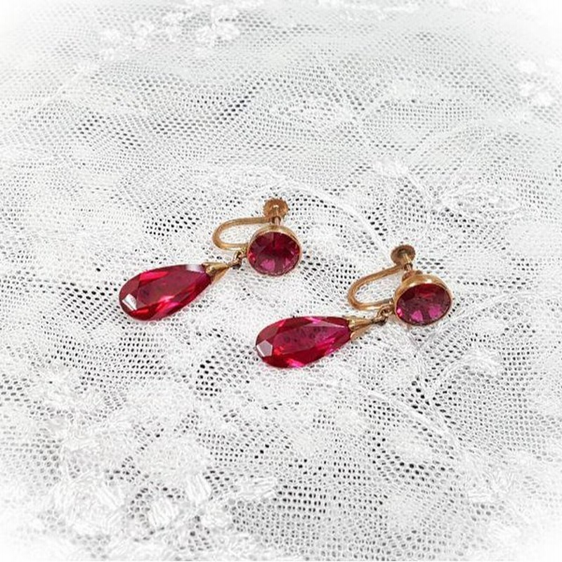 ビンテージ ジュエリー 赤い石のヴィンテージジュエリー ティアドロップイヤリング ビンテージ ヴィンテージ ビンテージ アンティーク ジュエリー 通販 Lineポイント最大0 5 Get Lineショッピング