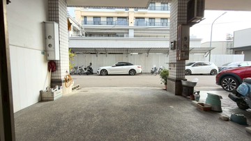 獨家專售~~大里臨路騎樓停車美透天~~｜台中市大里區公園街