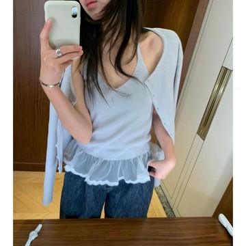 ˏˋ 𝐻𝑒𝑦 𝑆𝑝𝑟𝑖𝑛𝑔 - ̗̀🌷⛅️ ̖́‎ins韓國小衆設計感蕾絲花邊拼接吊帶毛衣開衫兩件套