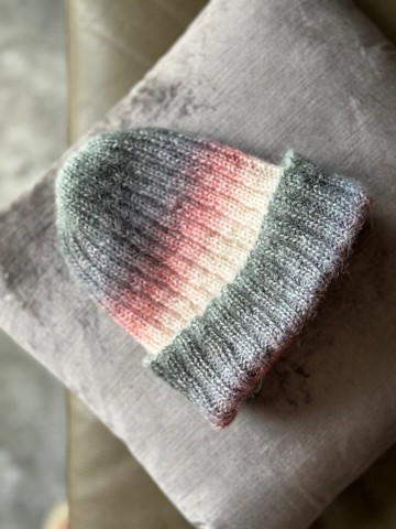 純手工棒針編織  精選軟糯緞染馬海毛 橫田冷帽雜誌款 毛帽 毛線