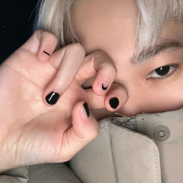 【臺灣發貨】中性冷淡風 純手工穿戴甲 綫條顯白 黑色甜酷月亮 可拆卸光療甲ins新