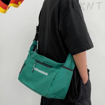 斜挎包男潮牌運動工裝挎包日系大容量男士包包單肩郵差包背包書包