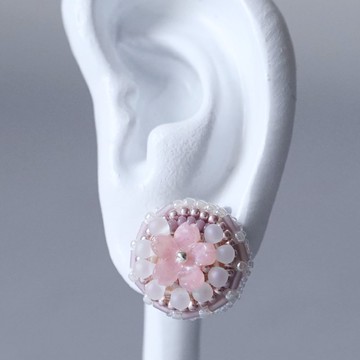 喋喋不休的耳夾/耳針 No.49 櫻花主題圓形串珠刺繡 大尺寸 獨一無二 醫療級不鏽鋼 金屬配件可選