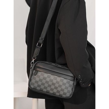 新款潮流潮牌男士休閑格子單肩包韓版皮質斜挎包時尚小方包小背包