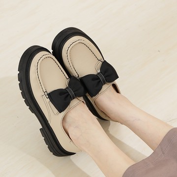 【大尺碼女鞋】厚片真皮可拆蝴蝶結休閒鞋(寬楦/最大44)-米杏