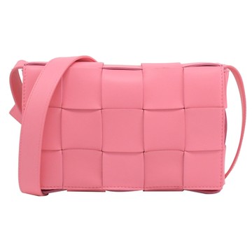 BOTTEGA VENETA Cassette 小羊皮編織翻蓋斜背包(亮粉)