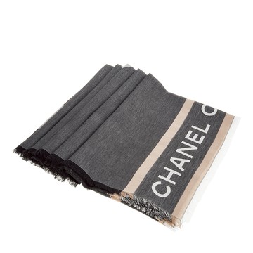 CHANEL香奈兒 新款大雙C LOGO簡約灰色大款羊毛圍巾/披肩