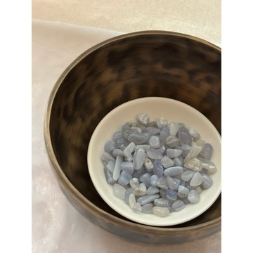 藍紋瑪瑙碎石 7-9mm 水晶碎石 100公克 消磁水晶 天然水晶 開運碎石 情緒安撫 穩定心神 溫柔溝通 喉輪療癒