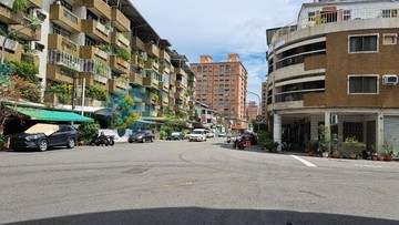 大坪數四樓公寓｜高雄市苓雅區樂仁路
