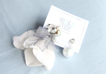 手工串珠 閃石 鑽 棉棉珠 珍珠 花花(米白色) 耳環/夾式耳環