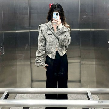 【小香風設計感】短款外套 小香風外套 夾克上衣 寬鬆外套 春秋外套 短款夾克 寬鬆廓形 短款設計 香港小眾品牌 2025新款 春秋通勤穿搭