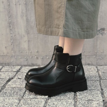 一字眉厚底短靴-烏木黑