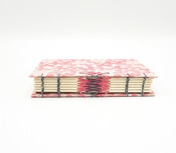 手工縫製筆記本（Journal）精裝本，紗麗紙，粉紅花朵