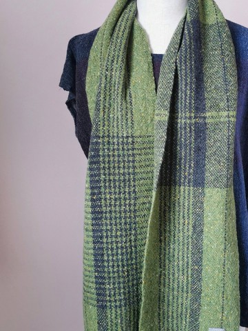 Handwoven by Beatrice | 手織羊毛圍巾