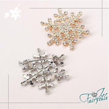 【伊飾童話】冰戀雪花＊大方水鑽胸針/金