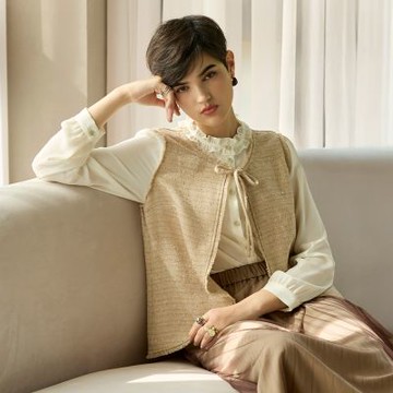 ILEY伊蕾 假兩件荷葉立領花呢雪紡上衣(杏；M-XL)