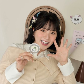 焦凡凡幸運草凡寶15W磁吸支架無線充電器