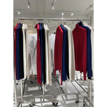 UMOOIE 品質推薦 全羊毛四款式針織打底衫